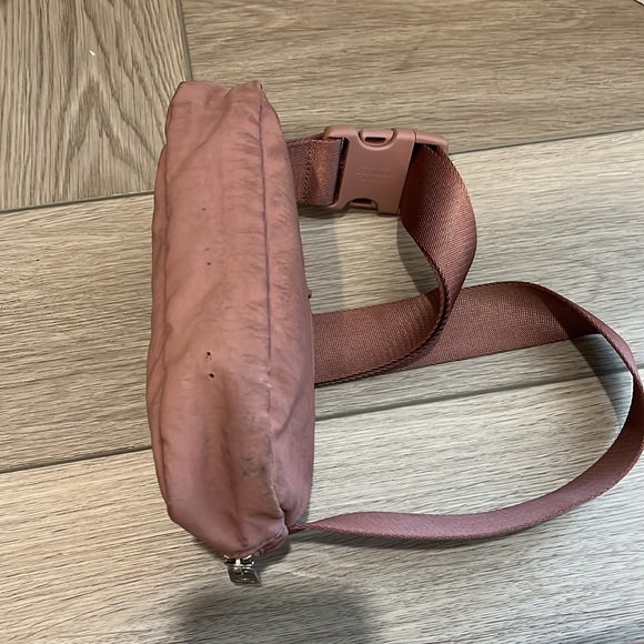 Lululemon Everywhere Belt Bag 1L - Picture 4 of 4